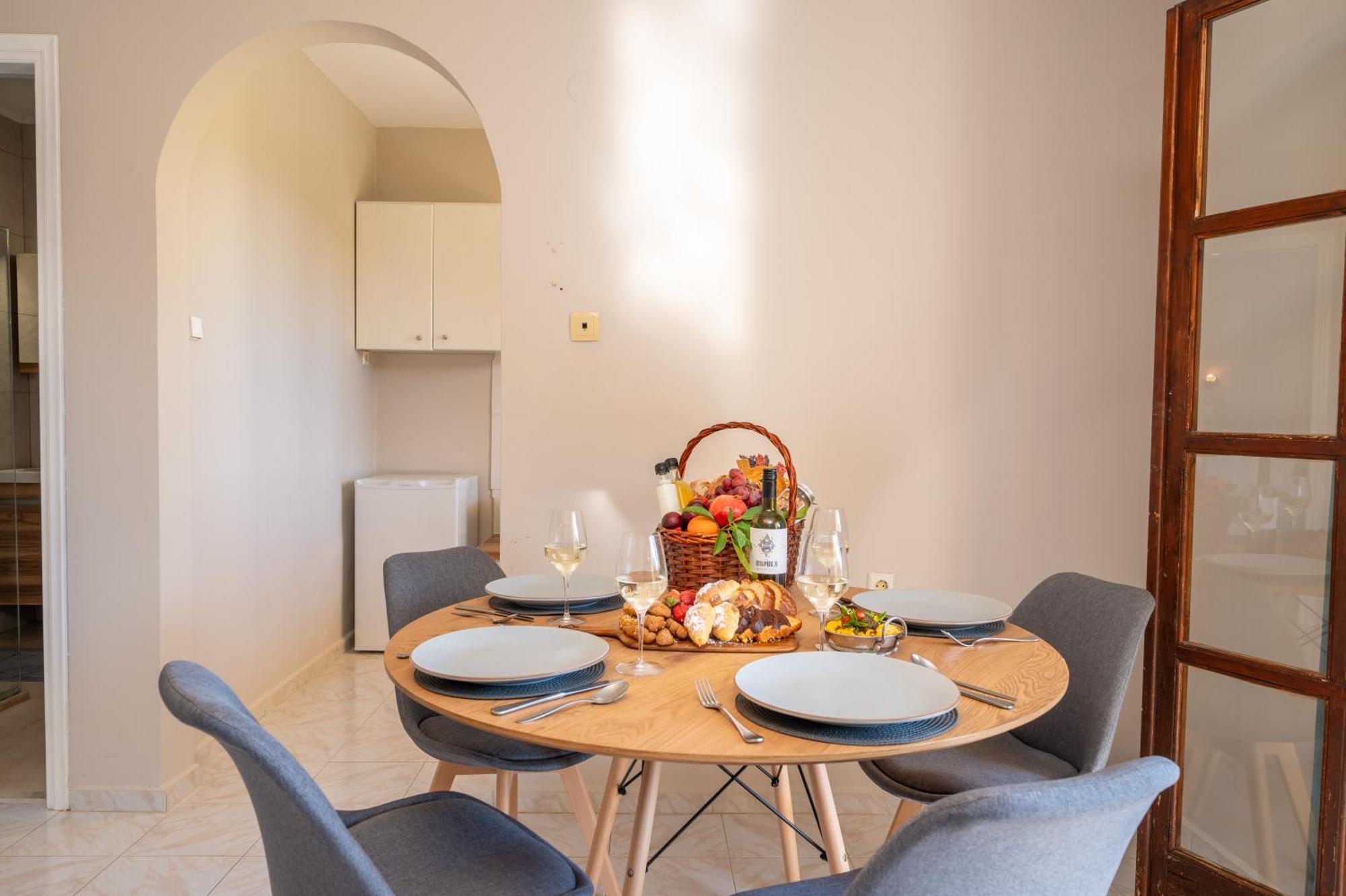 Southbank Seafront Apartments Кателіос Екстер'єр фото